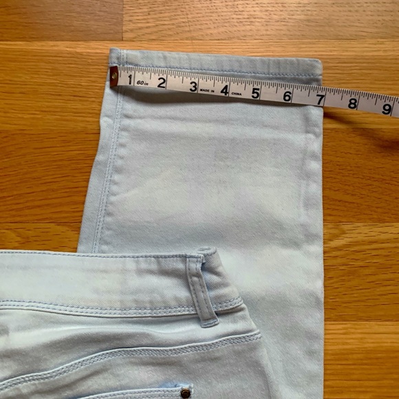 ❇️Platinum Chico’s Light Wash Jeans❇️ - Picture 4 of 6